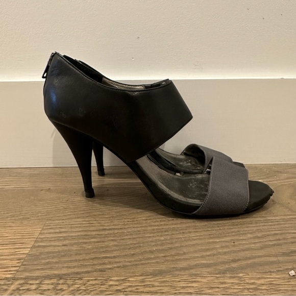 J. Crew Black Leather Heals w/ Grey Grosgrain Ribbon Strap & Zipper Detail - Picture 3 of 9